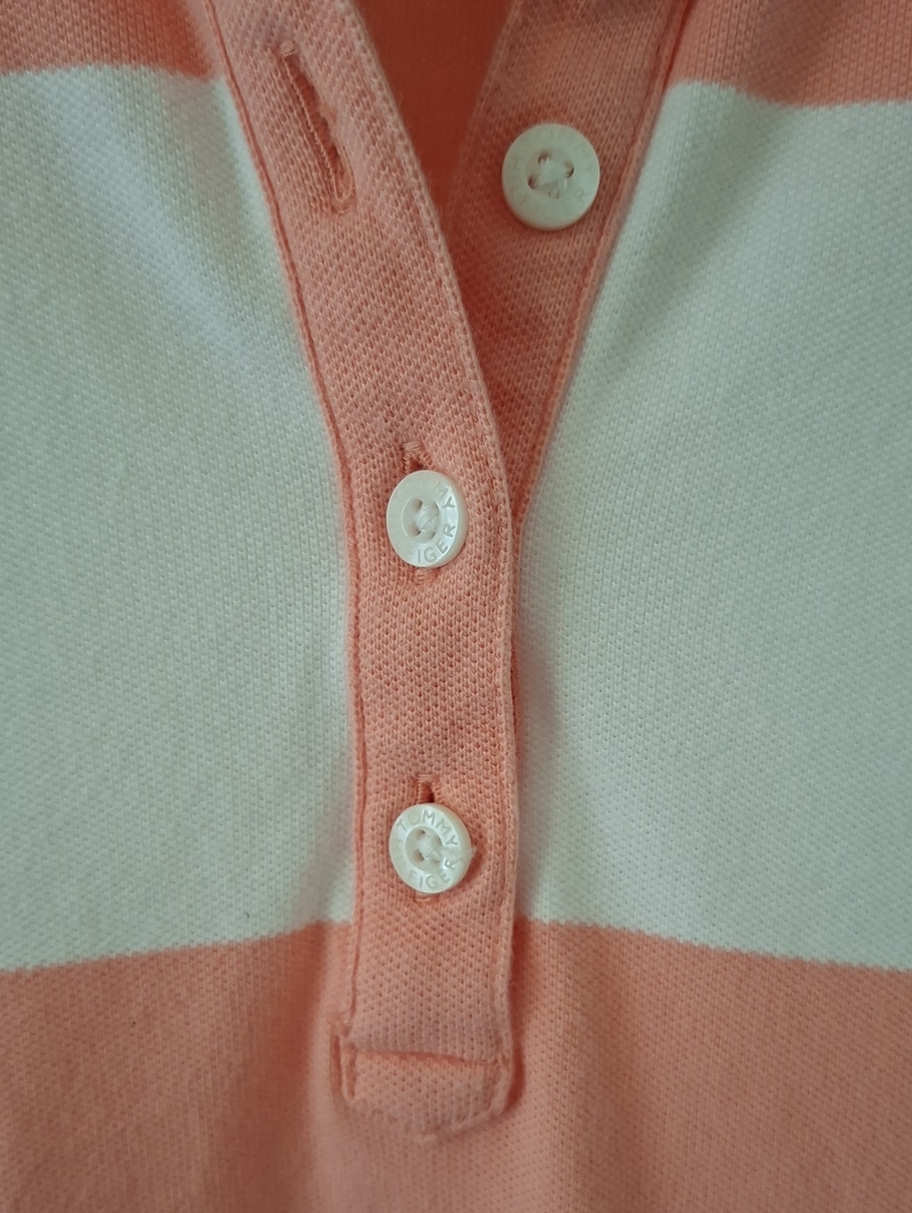 NWOT Tommy Hilfiger Cotton Preppy Striped Peach & White Polo Shirt (Size S) - Picture 4 of 9